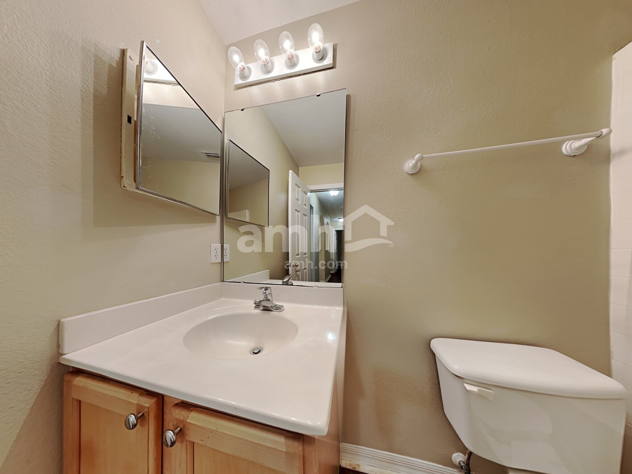 Building Photo - 930 Mayfair St