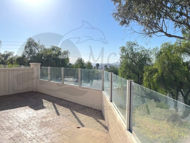 Building Photo - RE: Spacious End-Unit Townhome in Gated Chapala Community, Eastlake