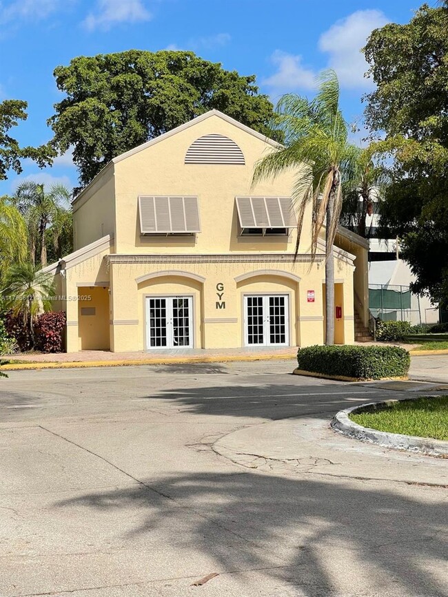 Building Photo - 8290 Lake Dr
