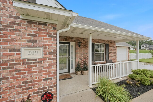 Building Photo - 209 Norwich Dr