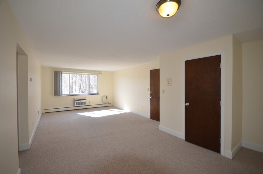 Primary Photo - 3 Brattle Dr