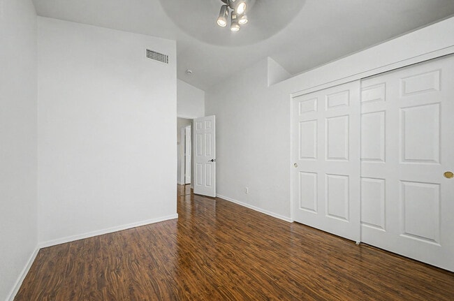 Building Photo - 1513 W Lark Dr