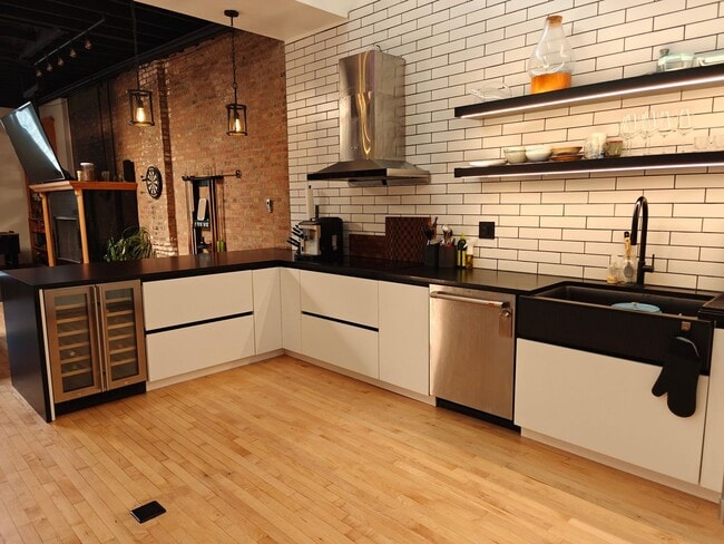 Building Photo - BEAUTIFUL 3BD/3BTH single family home for rent!