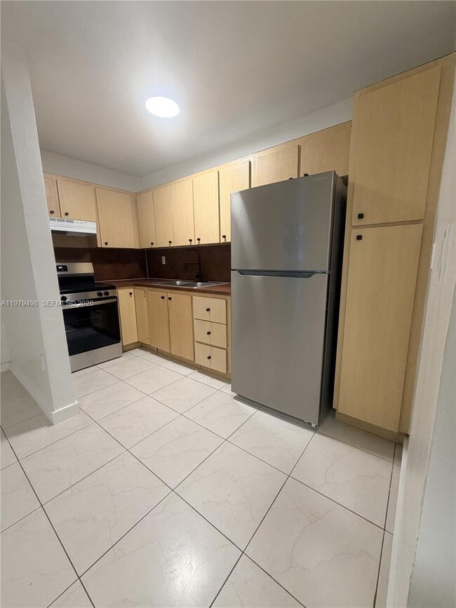 Building Photo - 1525 NW 19th Terrace