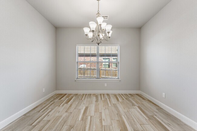 Building Photo - 2237 Aspen