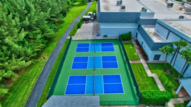 Building Photo - 6586 Southurst Terrace