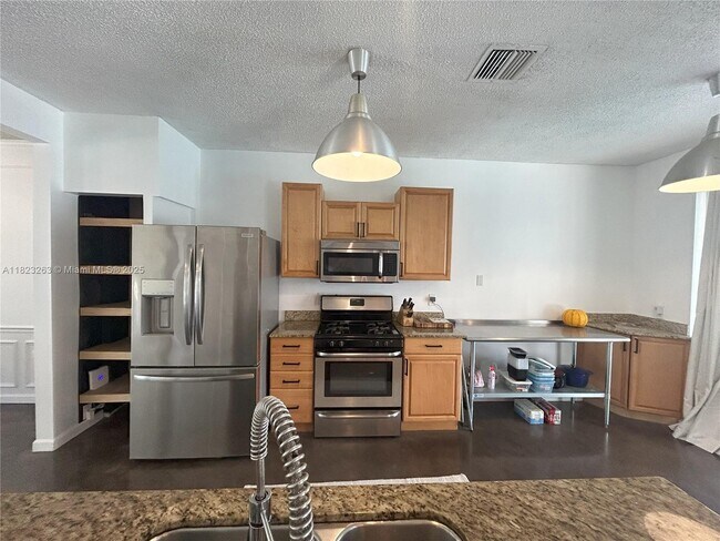 Building Photo - 5708 S Plum Bay Pkwy