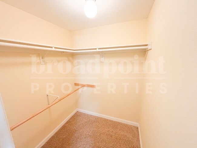Building Photo - 439 Windyridge Glen