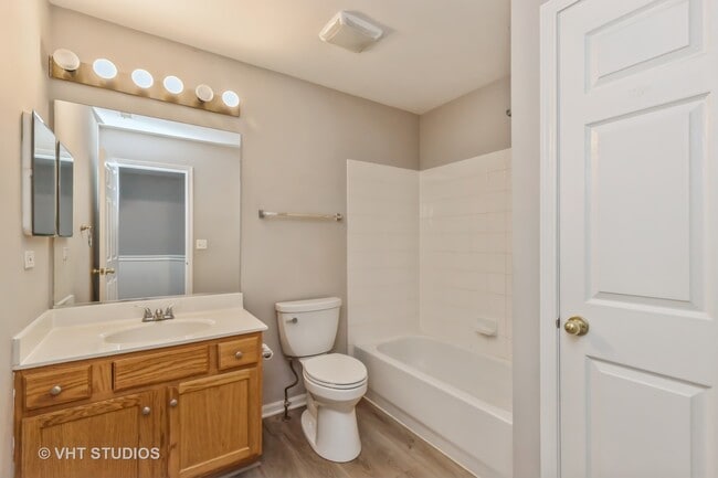 Building Photo - 1358 Longchamps Ct