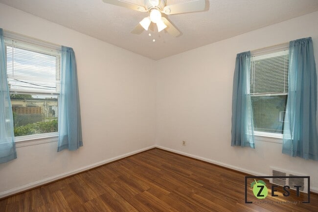 Building Photo - OPEN HOUSE 1/14! 3:45PM-4:15PM! Amazing 3 Bedroom 1 Bathroom - $1,375.00