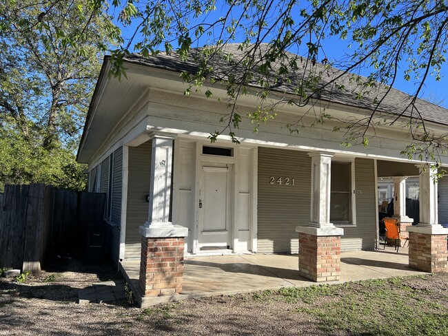 Street view looking east - 2421 Lipscomb St