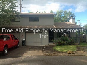 Building Photo - Thurston/East Springfield partially updated duplex