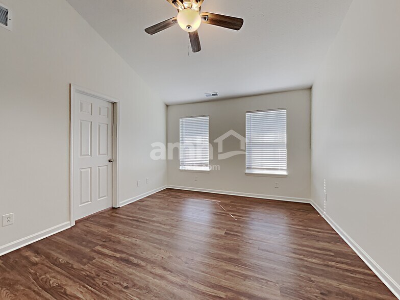 Building Photo - 4874 Oakton Way