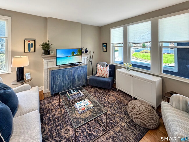 Building Photo - 5 Westwood Rd