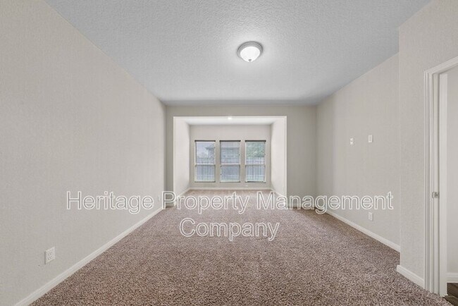 Building Photo - 148 Sambar Main