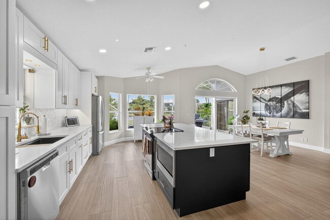 Building Photo - 15155 Newquay Ct