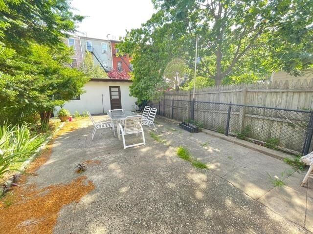 Building Photo - 145 Grand St