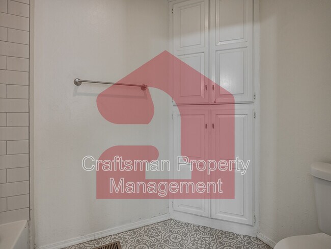 Building Photo - 2708 Silvertree Dr