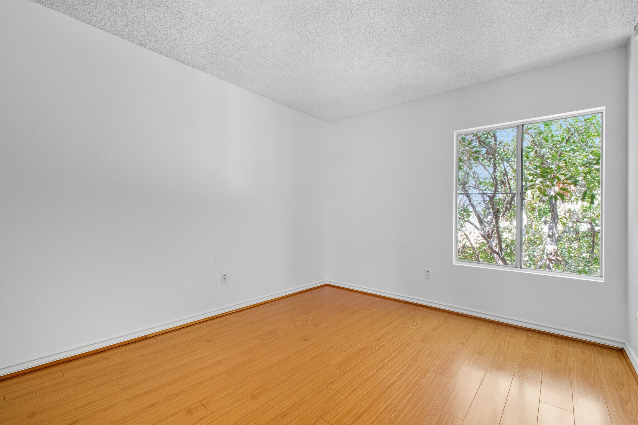 Building Photo - 18350 Hatteras St