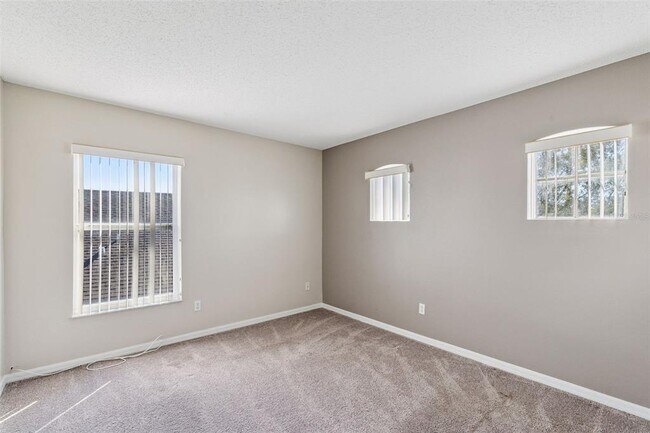 Building Photo - 648 Lockbreeze Dr