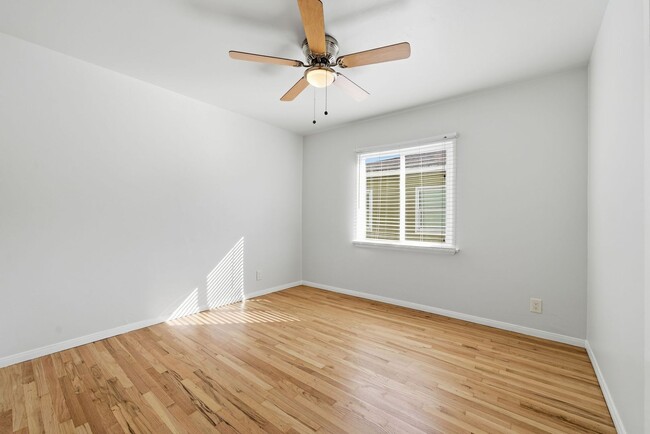 Building Photo - Refreshed Single Family Home with Lots of ...