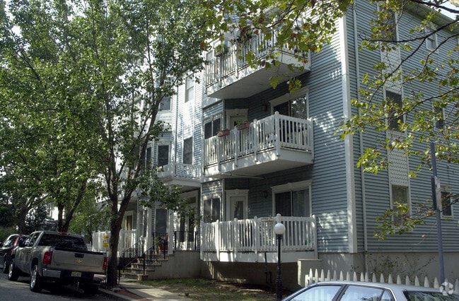 Building Photo - Bergenwood Commons