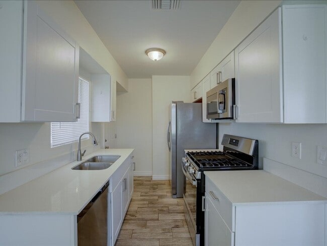 Building Photo - Modern Living!  3 bedroom, 2 Bath!    Mother-in-Law Suite In Back for Rent as well!