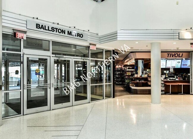 Building Photo - 900 N Stafford St