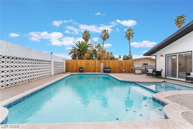 Building Photo - 3992 Chinchilla Ave