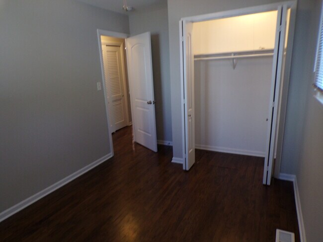Building Photo - 1345 Forest Ave