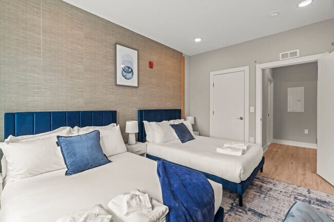 Building Photo - 916 N Delaware Ave