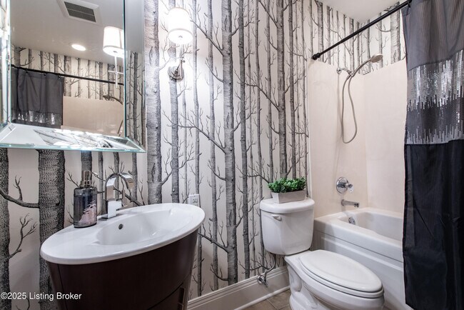 Building Photo - 133 S 3rd St