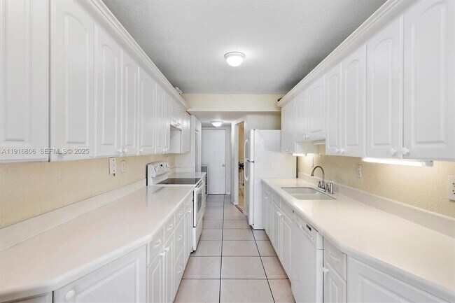 Building Photo - 1700 NE 191st St