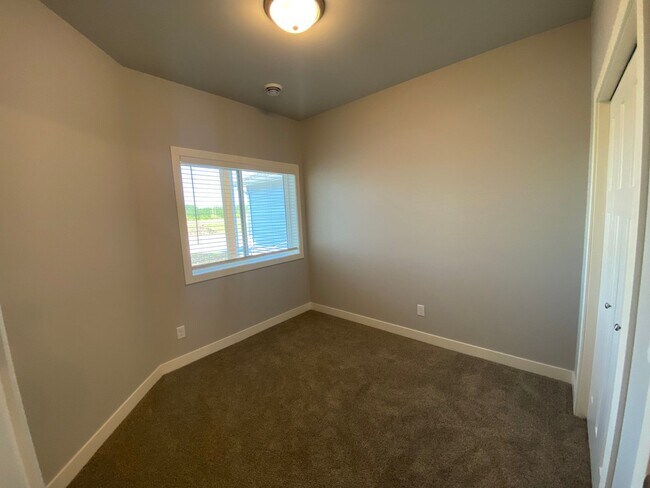 Building Photo - Updated 3 bed, 2 bath Horace Home!!