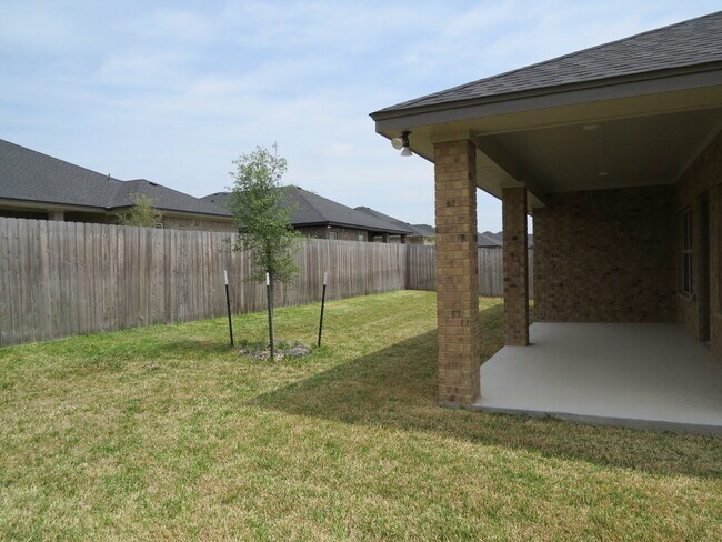 Building Photo - Welcome home to this beautifully designed 4-bedroom, 2.5-bathroom gem!