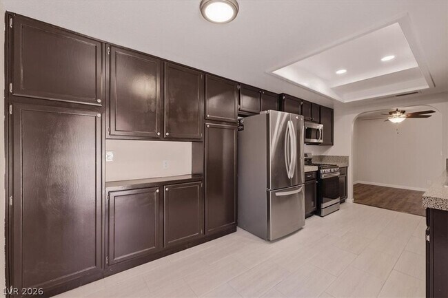 Building Photo - 2410 Pickwick Dr