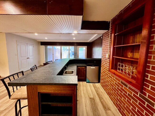 Building Photo - STUNNING home with fully finished BASEMENT!!!