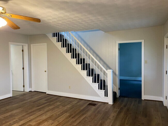 Building Photo - Coming soon! 4 Bedroom Farmhouse for Rent ...