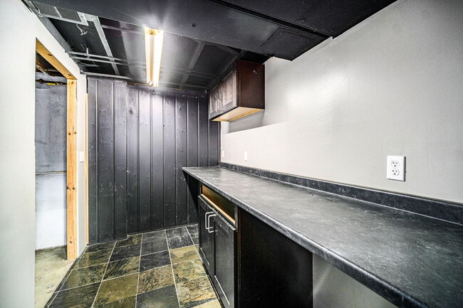 Building Photo - 1020 Traver Ct