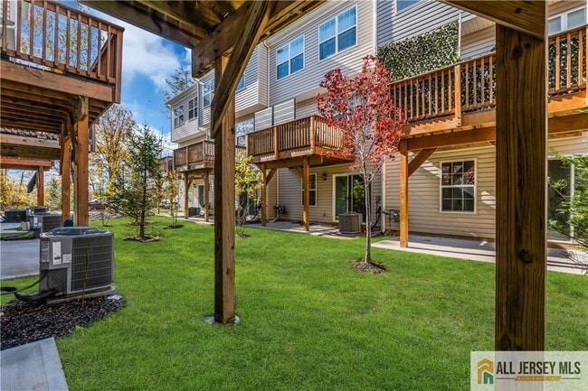 Building Photo - 504 E International Rd