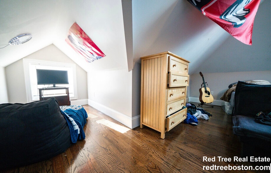 Building Photo - 91 Hillside St