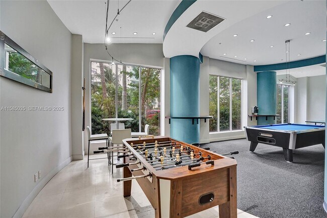 Building Photo - 4001S S Ocean Dr