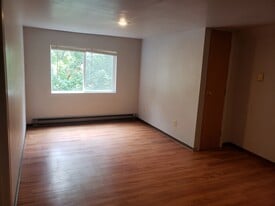 Building Photo - 224 W 1st St