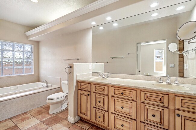 Building Photo - 8415 Disney Pl NE