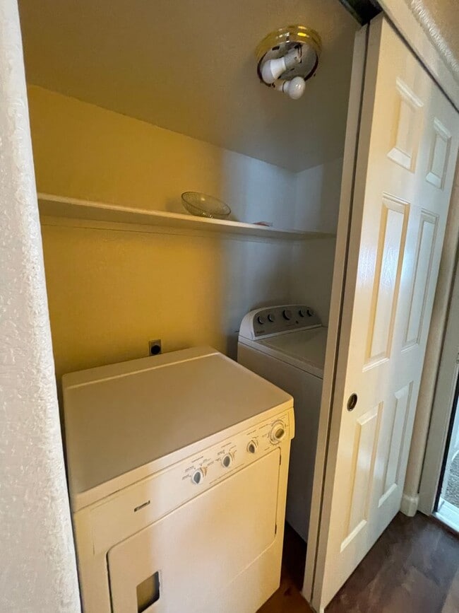 Building Photo - Cute 3 bedroom, 2.5 bath two story home wi...