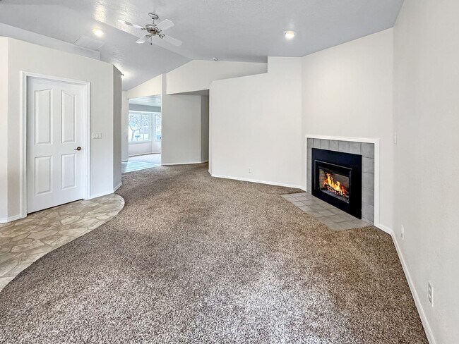 Building Photo - Spacious 3-Bedroom Home with 3-Car Garage, Fenced Yard & Easy Commute to Downtown Boise & BSU