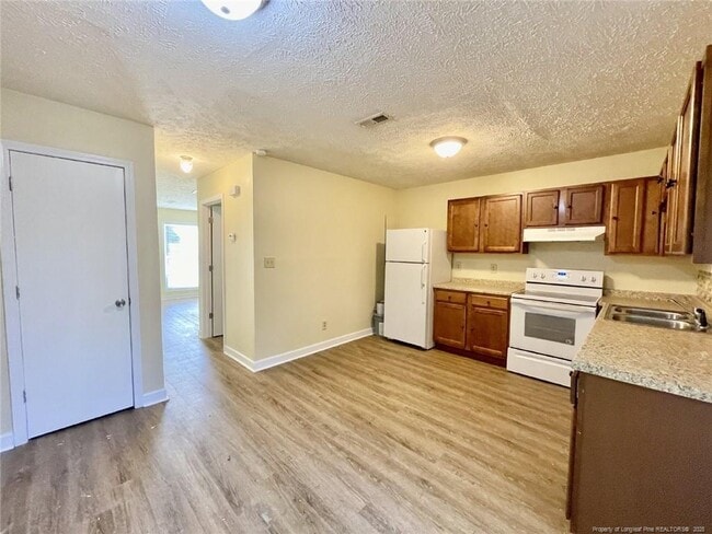 Building Photo - 5854 Aftonshire Dr