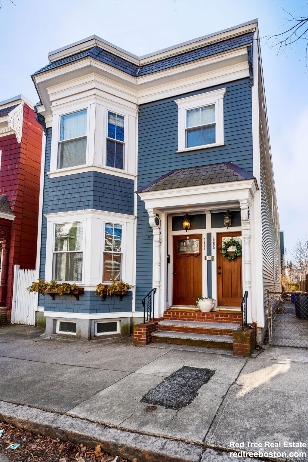 Building Photo - 687 E 6th St