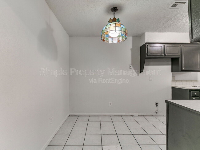 Building Photo - 6207 SE 46th St