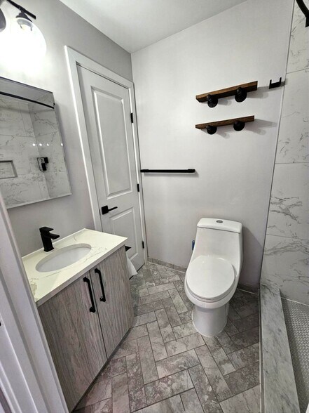 Building Photo - 801 N 40th St